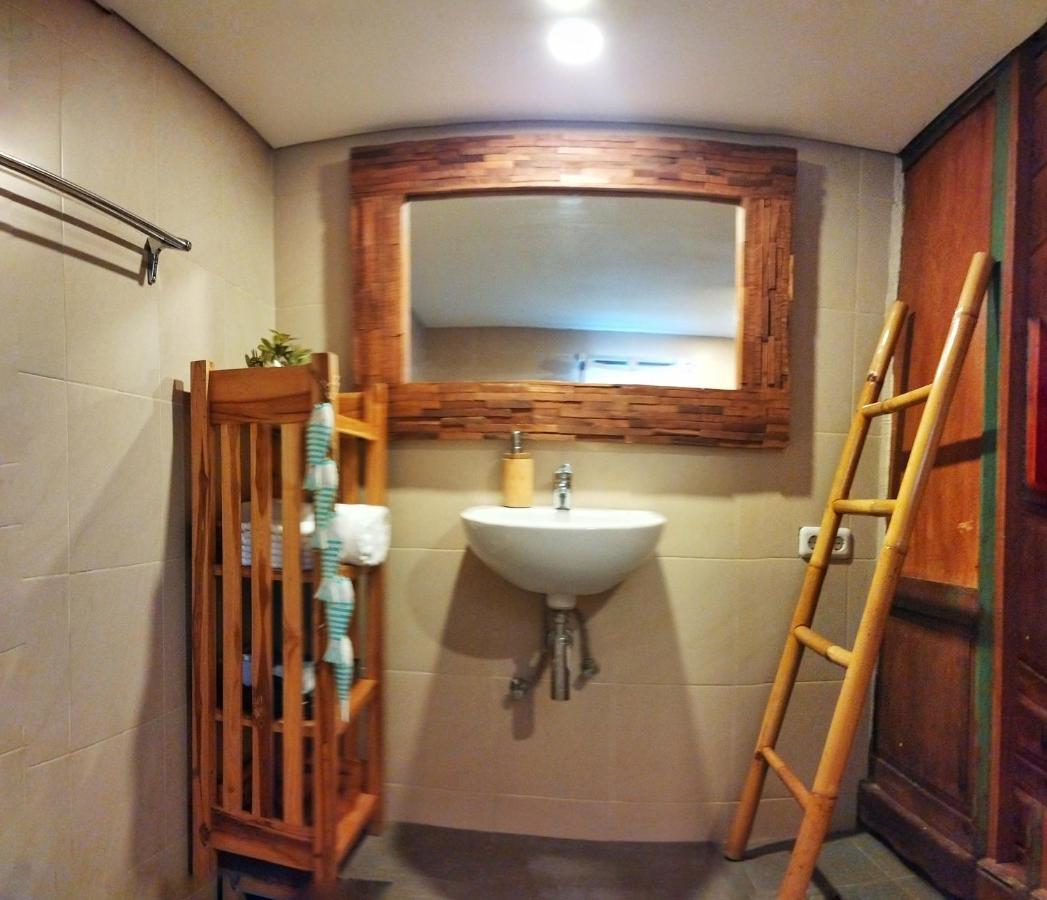 Hotel And Villa B52 ギリ・アイル エクステリア 写真